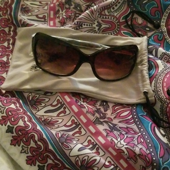 Kenneth Cole Sunglasses - Picture 3 of 4